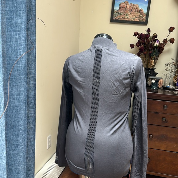 BOGO! Like new, PINK, exercise shirt. - Picture 4 of 6